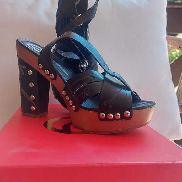 Platform Sandals - Picture 7 of 7